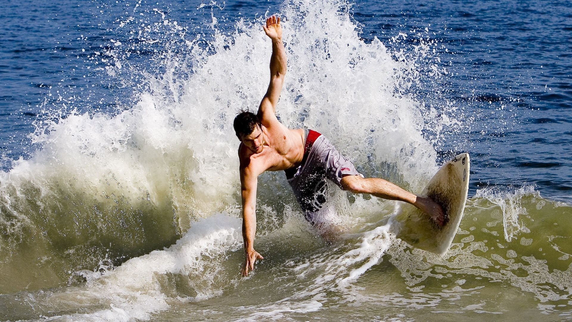 爱游戏体育（AYX）官方APP下载-篮球联赛球员实力提升明显，篮球联赛球员实力提升明显的原因